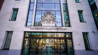ARCHIVO - Exterior del Tribunal de Magistrados de Westminster en Londres, 21 de octubre de 2021. (Foto AP/Alberto Pezzali, archivo)