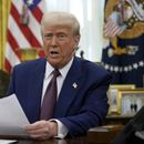 ARCHIVO - El presidente Donald Trump habla con los reporteros en el Despacho Oval de la Casa Blanca, en Washington, el 13 de febrero de 2025. (AP Foto/Ben Curtis)