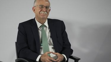 ARCHIVO - Julio Berdegué Sacristán, recién nombrado secretario de Agricultura y Desarrollo Rural, asiste a la conferencia de prensa para anunciar el gabinete de la presidenta entrante, Claudia Sheinbaum, en la Ciudad de México, el 20 de junio de 2024. (Foto AP/Marco Ugarte, Archivo)