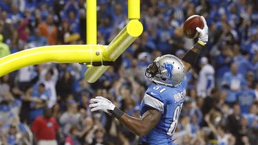 americateve | El wide receiver de los Lions de Detroit, Calvin Johnson, festeja tras anotar un touchdown contra los Packers de Green Bay el jueves, 28 de noviembre de 2013, en Detroit. (AP Photo/Rick Osentoski)