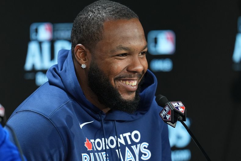 Vladimir Guerrero Jr. de los Azulejos de Toronto durante una rueda de prensa en el Yankee Stadium de Nueva York, el lunes 6 de octubre de 2025. (AP Foto/Seth Wenig)