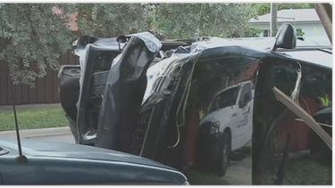 aparatoso accidente en hialeah dejo un auto volcado y una mujer herida