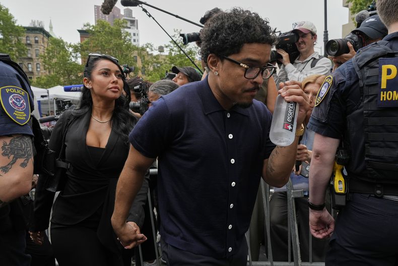 Justin Dior regresa a la corte federal de Manhattan después de que Sean Diddy Combs fuera declarado culpable de delitos relacionados con prostitución, pero absuelto de los cargos de tráfico sexual y crimen organizado que podrían haber puesto a una de las figuras más famosas del hip-hop tras las rejas de por vida, el miércoles 2 de julio de 2025, en Nueva York.(Foto AP/Yuki Iwamura)