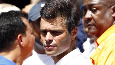 americateve | El líder de la oposición venezolana, Leopoldo López, reveló desde su cuenta personal de Twitter que no asistirá más a juicio hasta que ?la Corte de Apelaciones decida sobre la resolución de la ONU?.