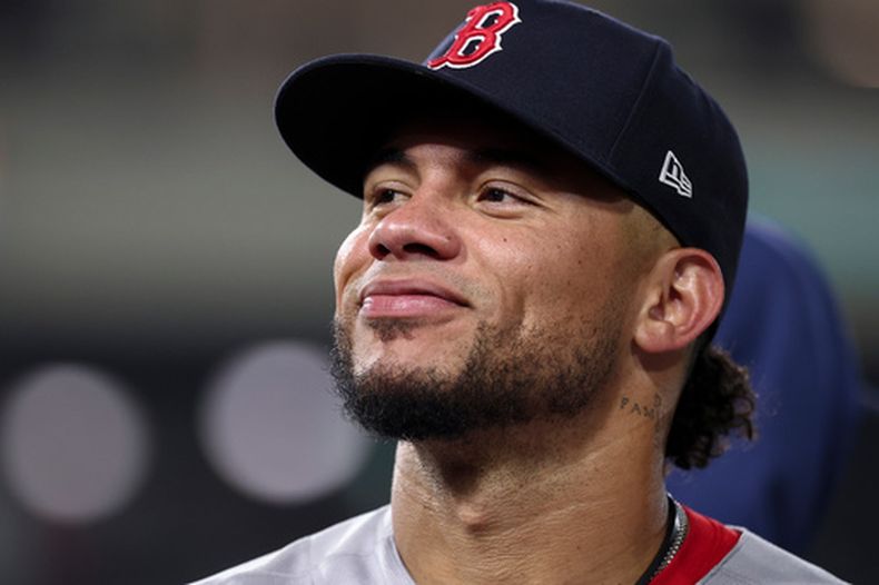 El venezolano Willson Contreras, de los Medias Rojas de Boston, sonríe tras el duelo ante los Atléticos, el jueves 30 de julio de 2026 (AP Foto/Sara Nevis)