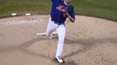 Justin Verlander de los Mets de Nueva York lanza ante los Medias Blancas de Chicago, el miércoles 19 de julio de 2023. (AP Foto/Frank Franklin II)