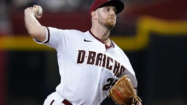 Kelly destaca en la loma y Arizona aplasta a Gigantes 7-0