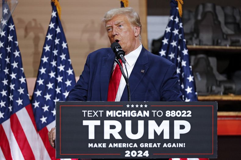 El expresidente Donald Trump da un discurso en Clinton Township, Michigan, el miércoles 27 de septiembre de 2023. (AP Foto/Mike Mulholland)