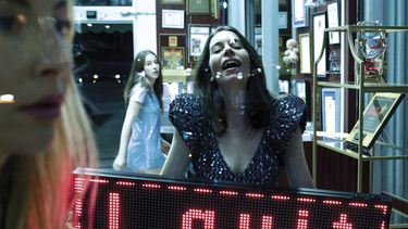 Esta imagen de portada publicada por Columbia Records muestra I Quit de HAIM. (Columbia Records via AP)