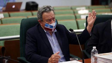 Según el presidente de la junta de Síndicos del Sistema de Retiro de la AEE (SRAEE), José Rivera Rivera, el déficit actuarial de ese plan de pensiones superaba $3,026 millones a junio de 2021. El sistema se quedará sin dinero para pagar a los jubilados a partir abril próximo.