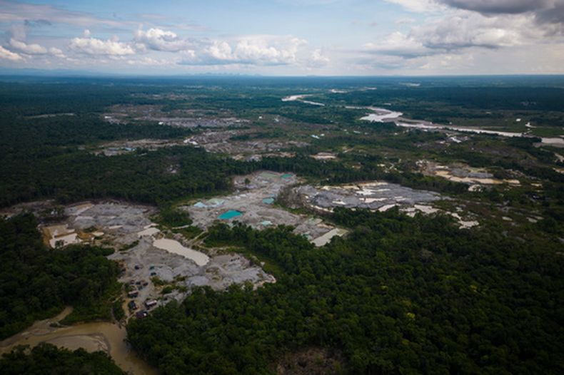 La deforestación alrededor del río Quito cerca de Paimado, Colombia, el 23 de septiembre del 2024. (AP foto/Ivan Valencia)