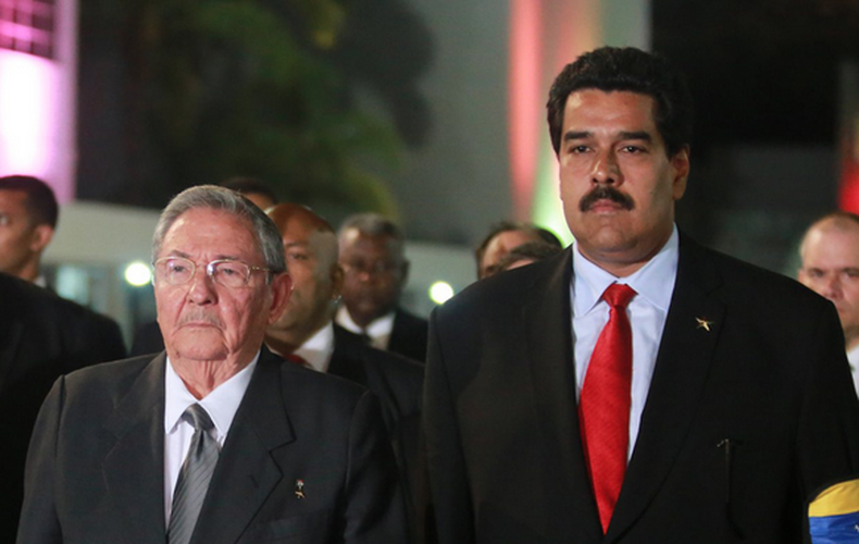 La Policía impide una marcha de galenos opositores que pretendían entregar propuestas para tratar de atajar la crisis del sistema sanitario. Mueren dos estudiantes y el número de fallecidos en las protestas sube a 23.