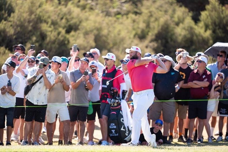 Jon Rahm durante la tercera ronda de un torneo de LIV Golf, el 14 de febrero de 2026, en Adelaida, Australia, el sábado 14 de febrero de 2026. (Mateo Villalba/LIV Golf vía AP)