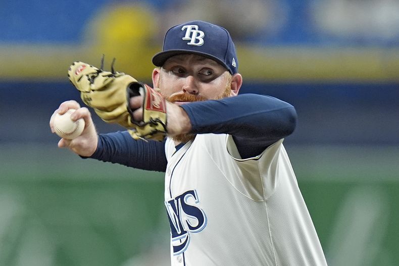 Zack Littell, abridor de los Rays de Tampa Bay, lanza frente a los Medias Rojas de Boston en el juego del jueves 19 de septiembre de 2024 (AP Foto/Chris OMeara)