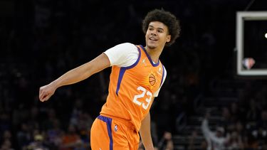Suns superan a Knicks 115-114 con un triple de Cam Johnson