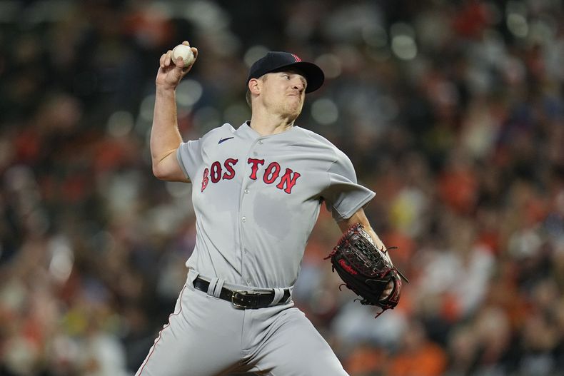 Nick Pivetta, abridor de los Medias Rojas de Boston, lanza ante los Orioles de Baltimore en el juego del viernes 29 de septiembre de 2023 (AP Foto/Julio Cortez)