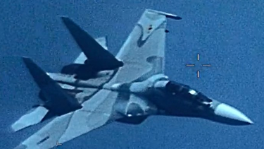 avion de combate de venezuela persigue amenazadoramente a aeronave de eeuu en espacio internacional