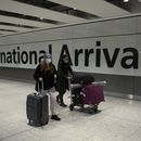 Biden no levantará restricciones por pandemia a viajeros