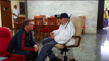 el desaparecido ministro de defensa de venezuela aparece en cuba con el dictador fidel castro