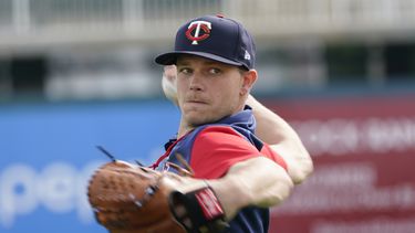 Sonny Gray se presenta con los Mellizos listo para empezar