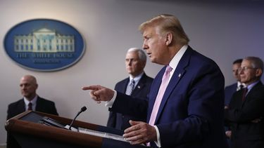 Trump advierte de semanas “más difíciles” por pandemia