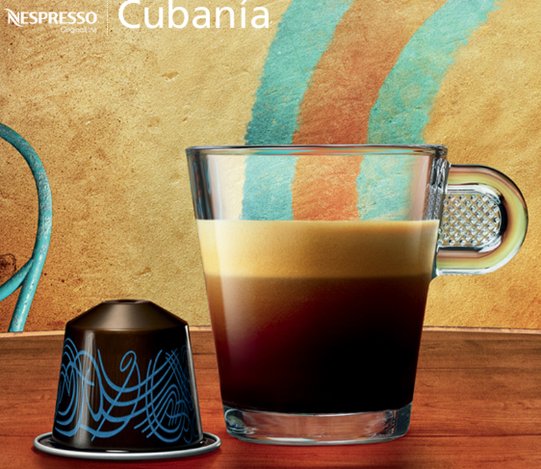 Cubanía está inspirado en el estilo de vida cubano, pero no está elaborado con café cubano. Es "Edición Limitada", con una osada mezcla de arábicas, textura densa y un buqué fuerte con aromas complejos y personalidad inimitable, pero sin sabor a