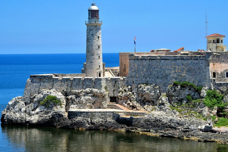 Cuba-Havana-El-Morro-Fortress-Lighthouse-1440x961.jpg