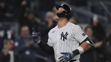 Aaron Judge, de los Yankees de Nueva York, festeja tras batear un jonrón en el duelo del miércoles 16 de abril de 2025, ante los Reales de Kansas City (AP Foto/Frank Franklin II)