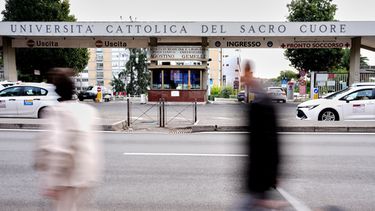 El Hospital Policlínico Agostino Gemelli, donde será operado el papa, en Roma, el 12 de octubre del 2026. (AP foto/Andrew Medichini)