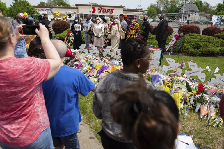 Celebran funeral de víctima más joven del tiroteo en Buffalo