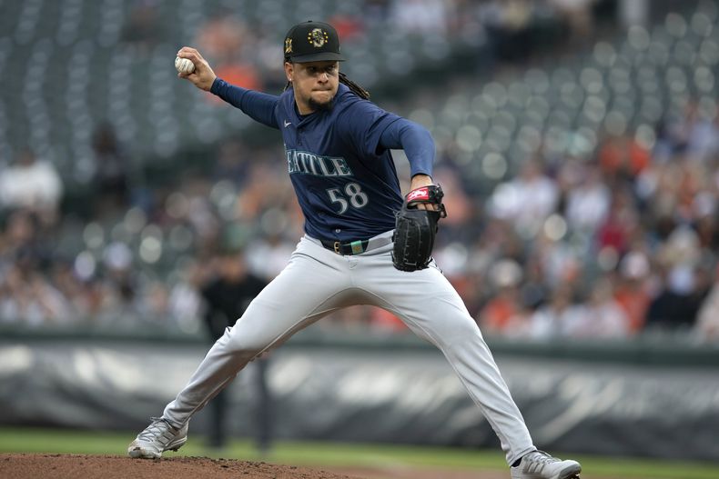 El dominicano Luis Castillo, de los Marineros de Seattle, labora en su apertura ante los Orioles de Baltimore, el sábado 18 de mayo de 2024 (AP Foto/Jose Luis Magaña)