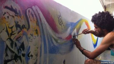 americateve | Danilo Maldonado, artista del grafiti conocido como El Sexto, estaba acusado de un supuesto delito de amenazas a su esposa.