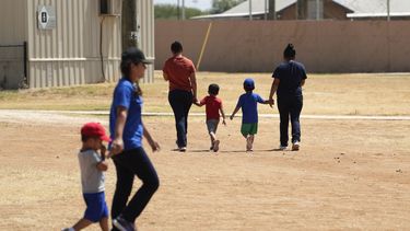 Reporte: Salud niños migrantes empeoró bajo custodia de EEUU