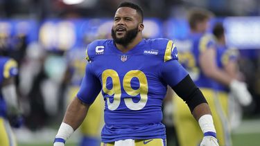 Rams conceden gran aumento a tackle defensivo Aaron Donald