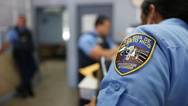 turista de nueva york atenta contra la vida de su pareja en hotel de isla verde