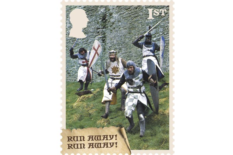 Esta imagen proporcionada por Royal Mail el miércoles 6 de agosto de 2025 muestra una estampilla de Monty Python and the Holy Grail emitida para celebrar el 50.° aniversario de la película. (Royal Mail via AP)