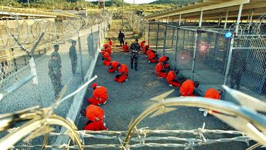 Los seis presos de Guantánamo ya llegaron a Uruguay, según el Pentágono
