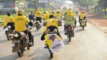 Presidente de Uganda gana 6to periodo; denuncian fraude