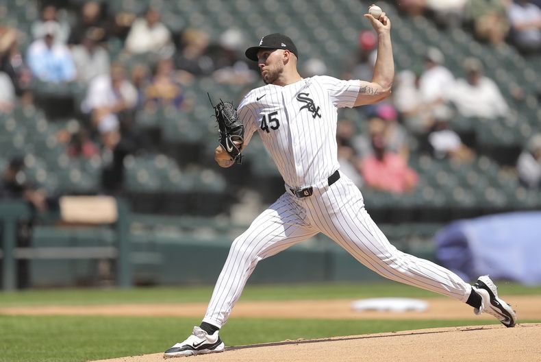 Garrett Crochet de los Medias Blancas de Chicago lanza en la primera entrada del juego de la MLB ante Nacionales de Washington el miércoles 15 de mayo del 2024. (AP Foto/Melissa Tamez)