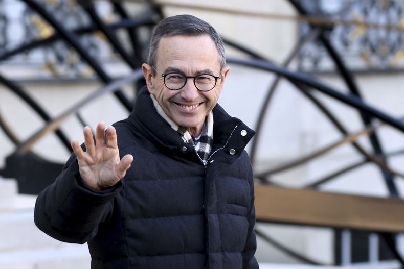 El ministro del Interior de Francia, Bruno Retailleau, sale de una reunión del gabinete el 3 de enero de 2025 en el Palacio del Elíseo en París. (AP Foto/Thomas Padilla, File)