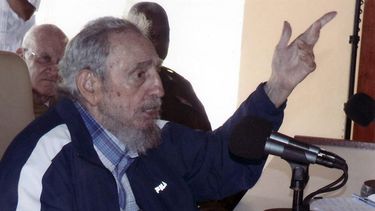 el parlamento hondureno condecorara a fidel castro y el pueblo de cuba