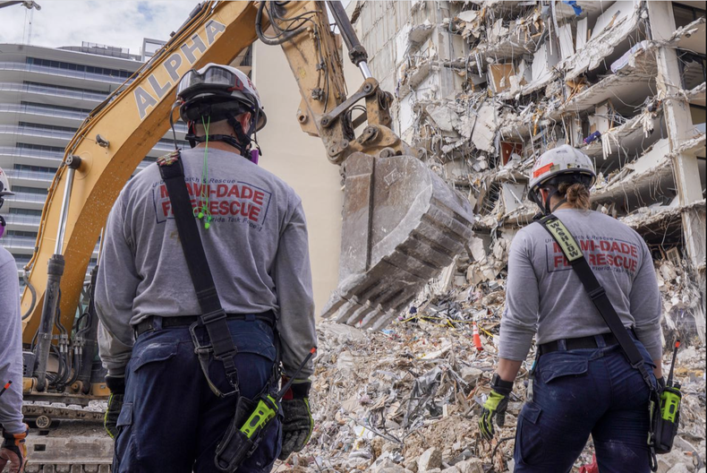 Champlain Towers  Bomberos