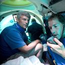 El piloto Randy Holt (d) y Stockton Rush (i), CEO y cofundador de OceanGate, en un sumergible cerca de Fort Lauderdale, Florida, el 28 de junio de 2013. (Foto AP /Wilfredo Lee)