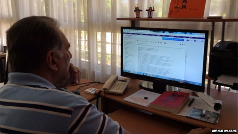 René González compró el dominio en Godaddy, una empresa con sede en Arizona.