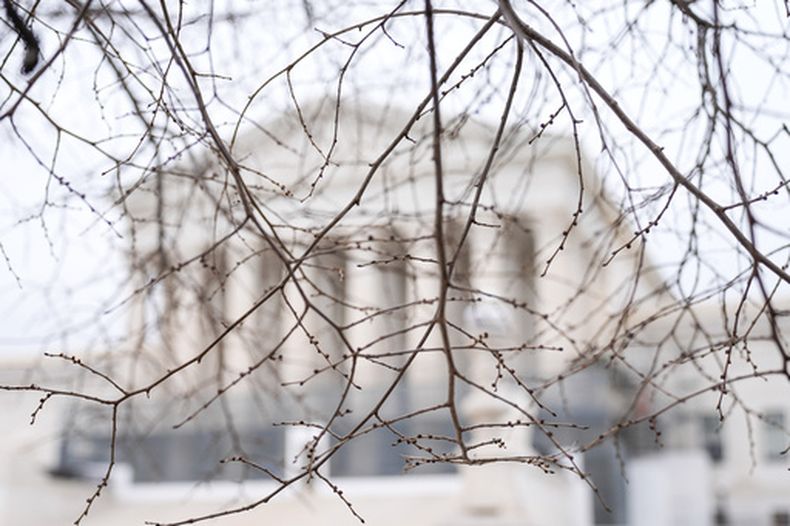 La sede de la Corte Suprema de Estados Unidos, el viernes 9 de enero de 2026, en Washington. (AP Foto/Mariam Zuhaib)