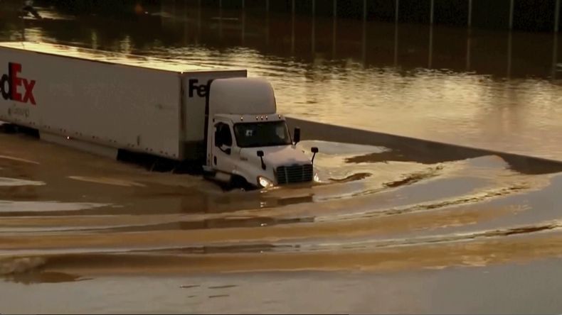 Las inundaciones en Chattanooga, Tennessee el 12 de agosto del 2025. (WTVC via AP)