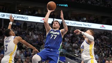 Mavs superan a Warriors en revancha de las finales del Oeste
