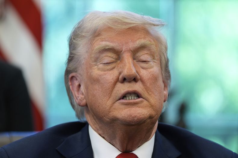 El presidente estadounidense Donald Trump en la Oficina Oval en la Casa Blanca en Washington el 23 de abril del 2025. (AP foto/Alex Brandon)