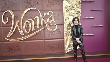 Timothée Chalamet llega al estreno de Wonka el domingo 10 de diciembre de 2023, en el cine Regency Village en Westwood, California. (Foto por Richard Shotwell/Invision/AP)