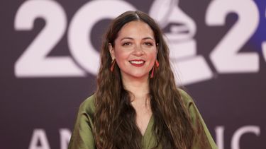 ARCHIVO - Natalia Lafourcade llega a la 24a entrega anual del Latin Grammy en Sevilla, España, el 16 de noviembre de 2023. Lafourcade celebra sus 40 años cumplidos en febrero de 2024. (Foto Vianney Le Caer/Invision/AP, archivo)